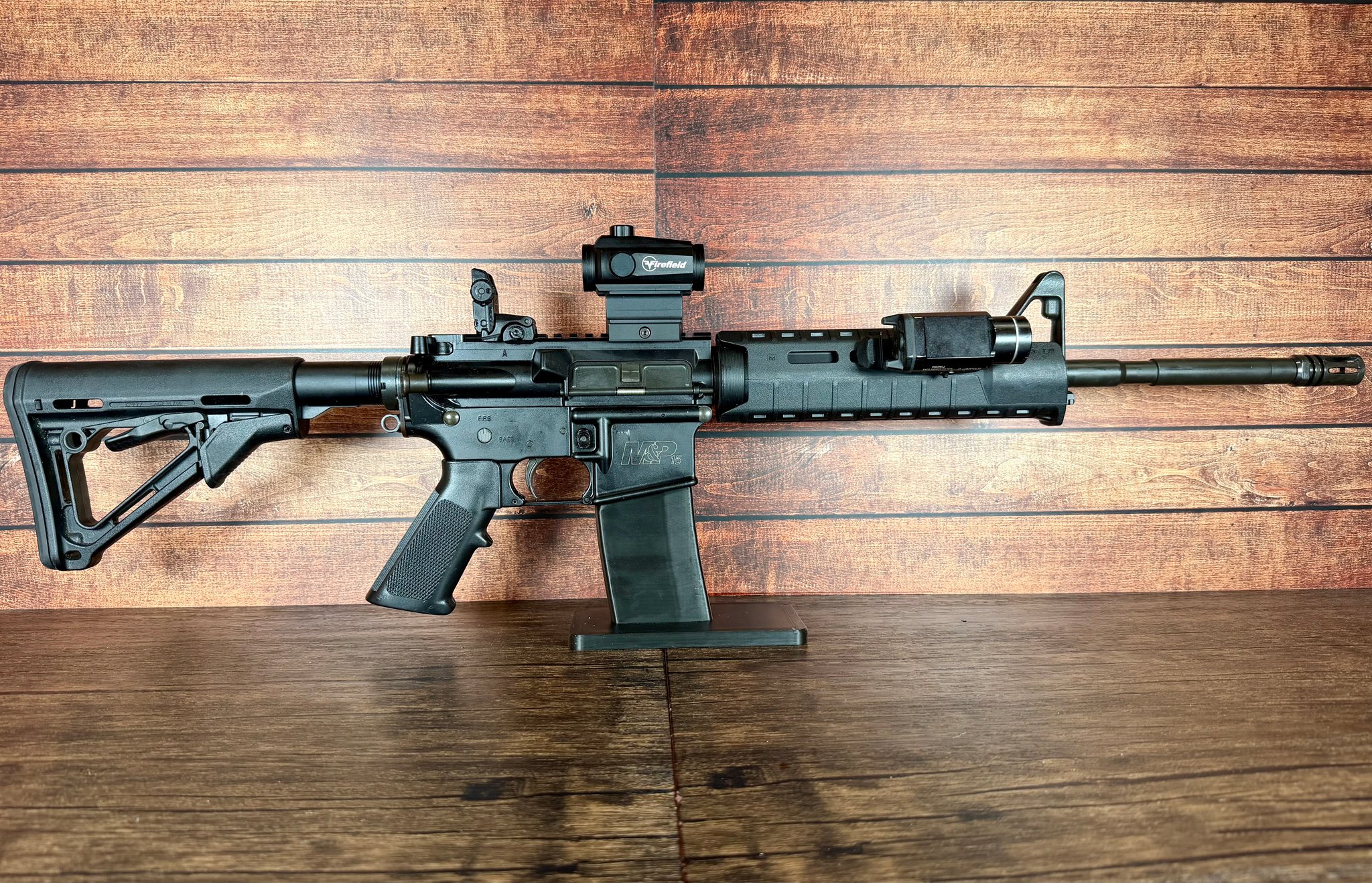 SMITH & WESSON S&W M&P-15 Sport II AR15 with StreamLight TLR-1 Weaponlight and FireField Red/Green Dot Sight  5.56x45mm nato