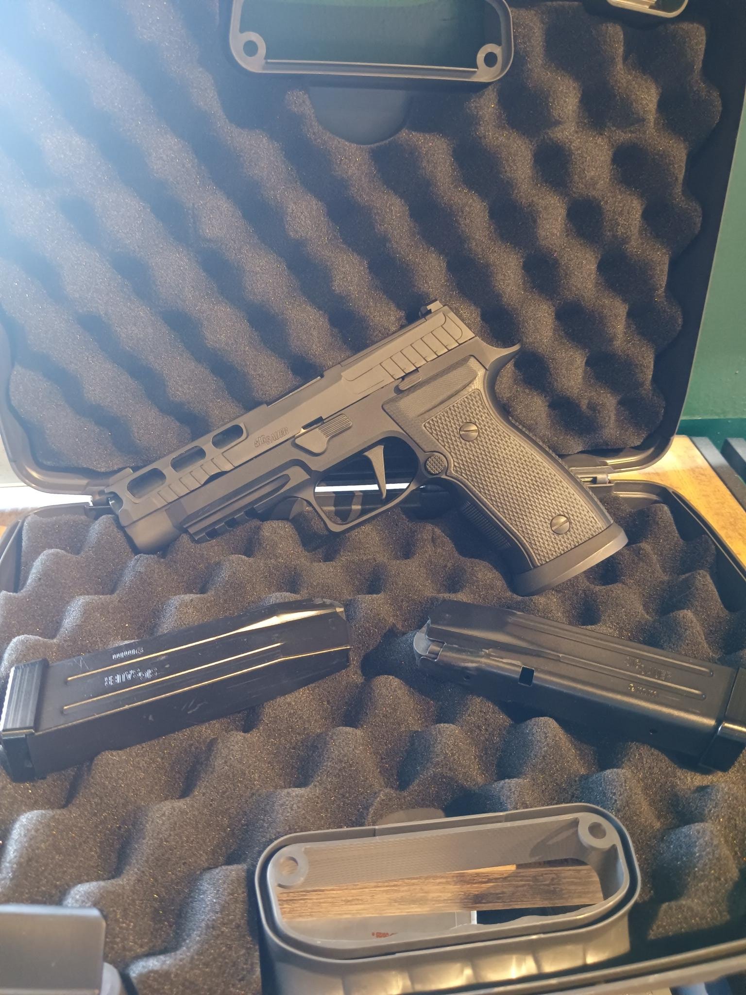 Sig Sauer P320 AXG PRO