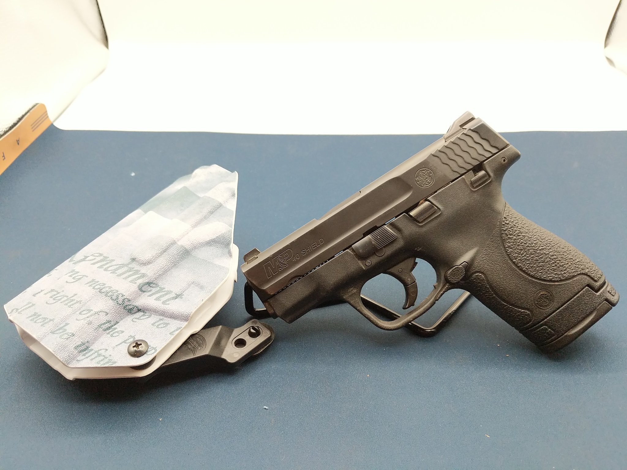 SMITH & WESSON M&P 40 Shield