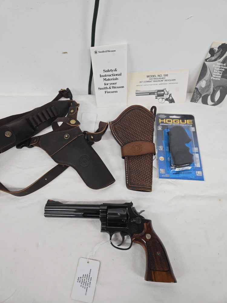 SMITH & WESSON 586 Blued w/2 Sets of Grips, Manuals, 2 Holsters, Soft Case