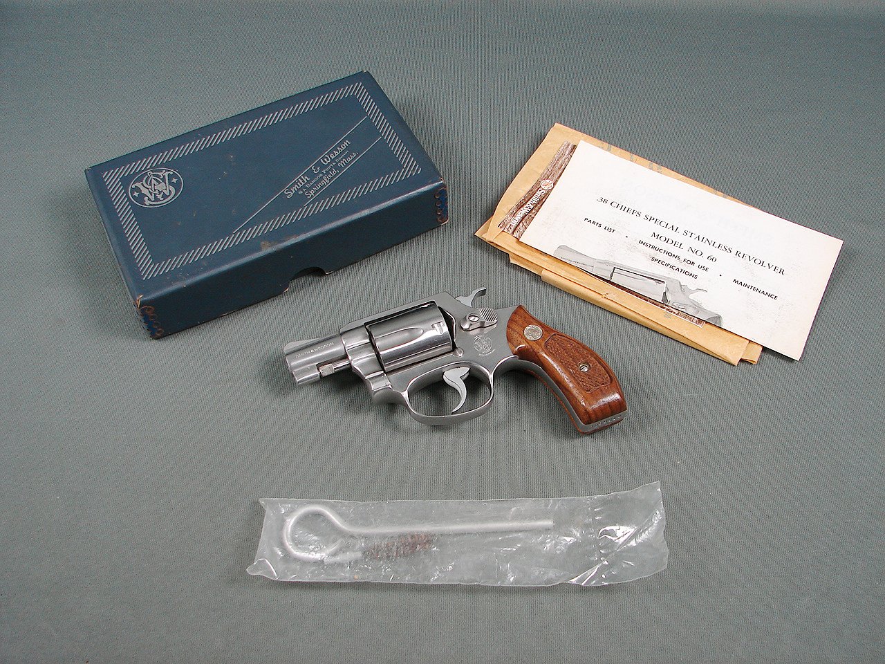 SMITH & WESSON 60