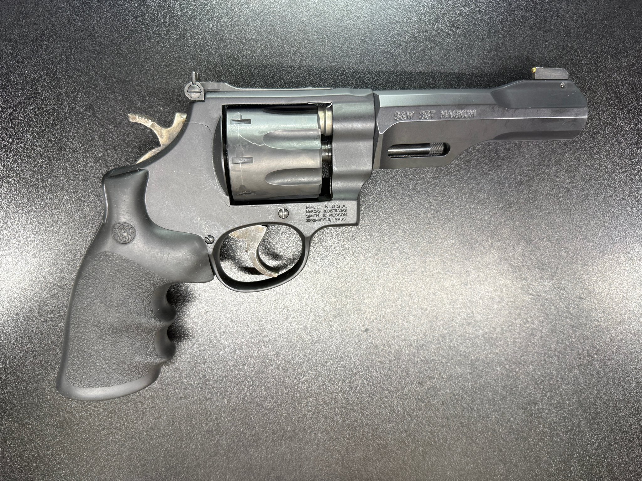 SMITH & WESSON 327 PERFORMANCE