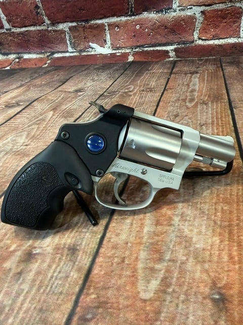 SMITH & WESSON 637-2 w/laser