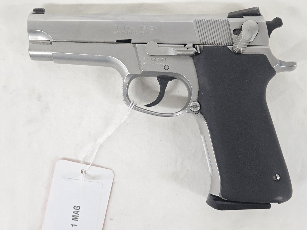 SMITH & WESSON 5906 Stainless w/Magazine