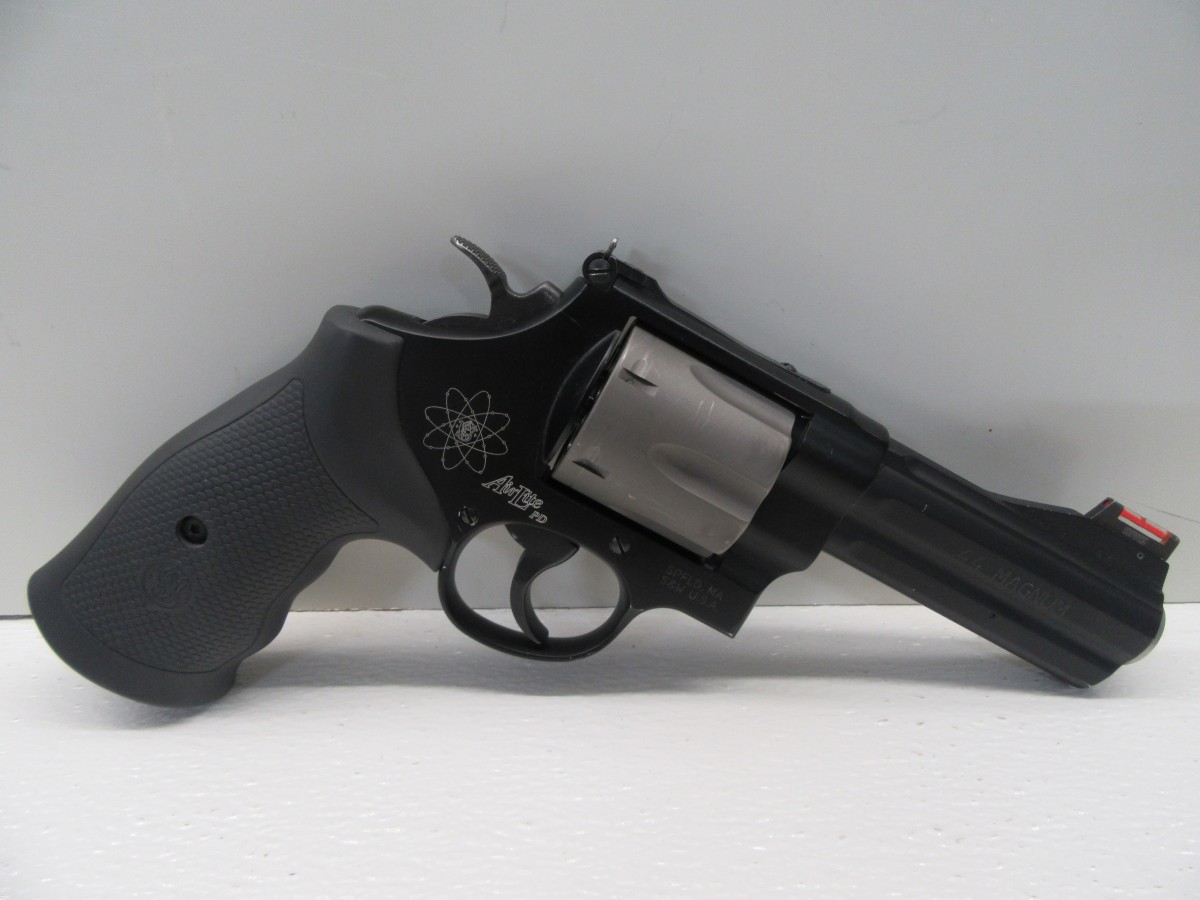 SMITH & WESSON 329PD