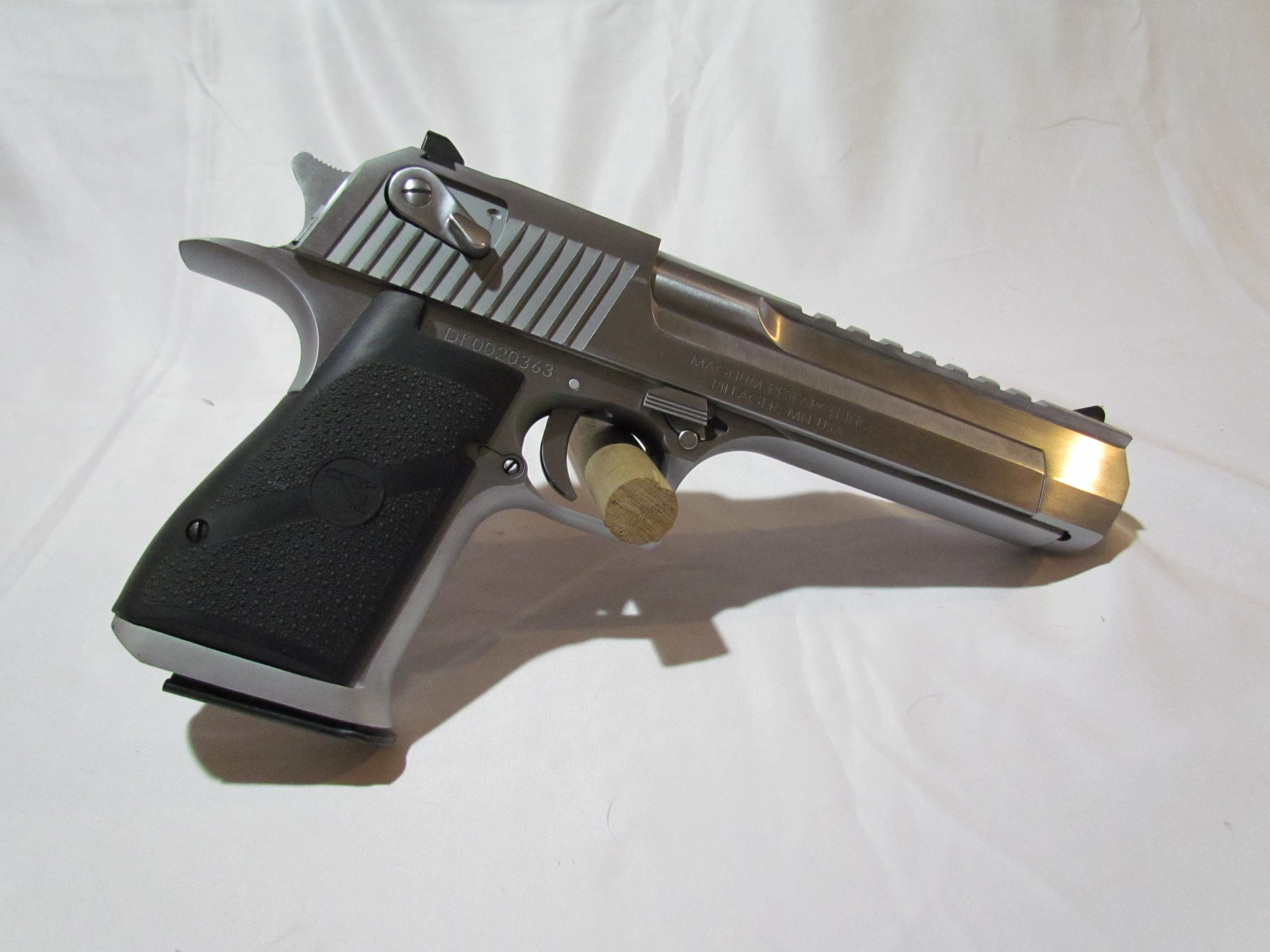 MAGNUM RESEARCH DESERT EAGLE
