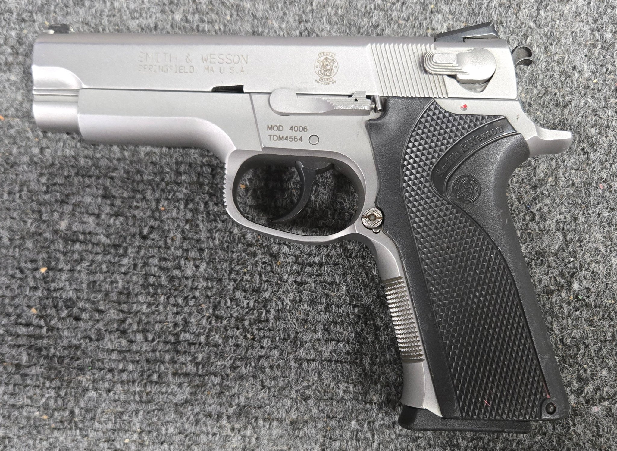 SMITH & WESSON 4006