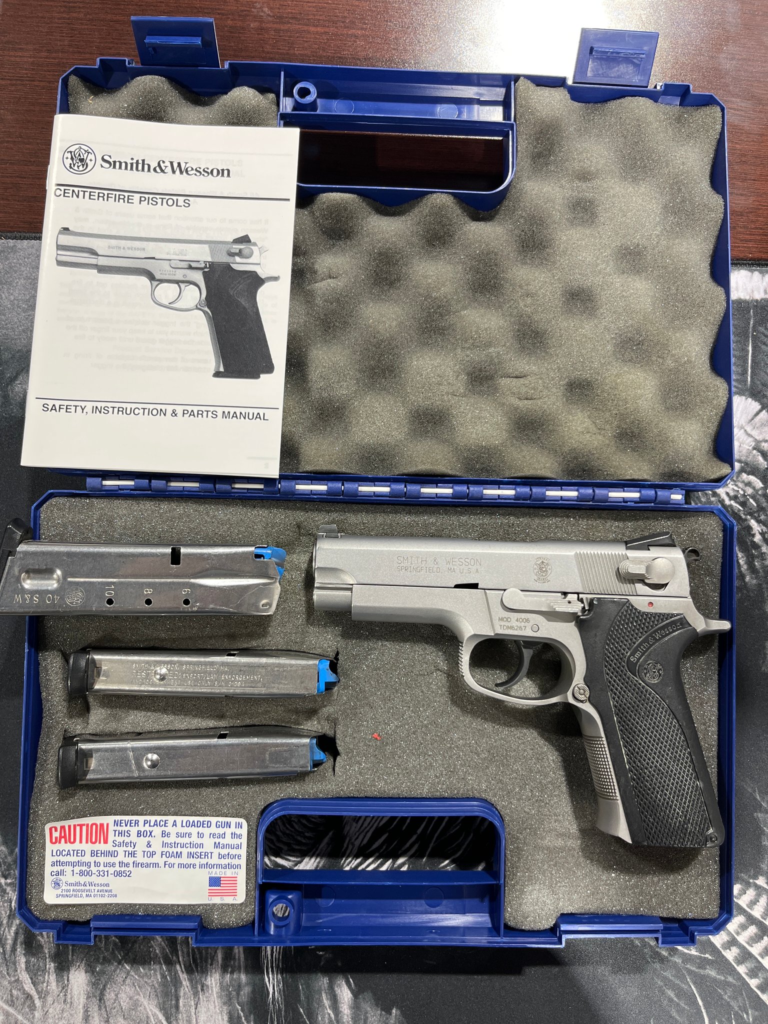 SMITH & WESSON Model 4006
