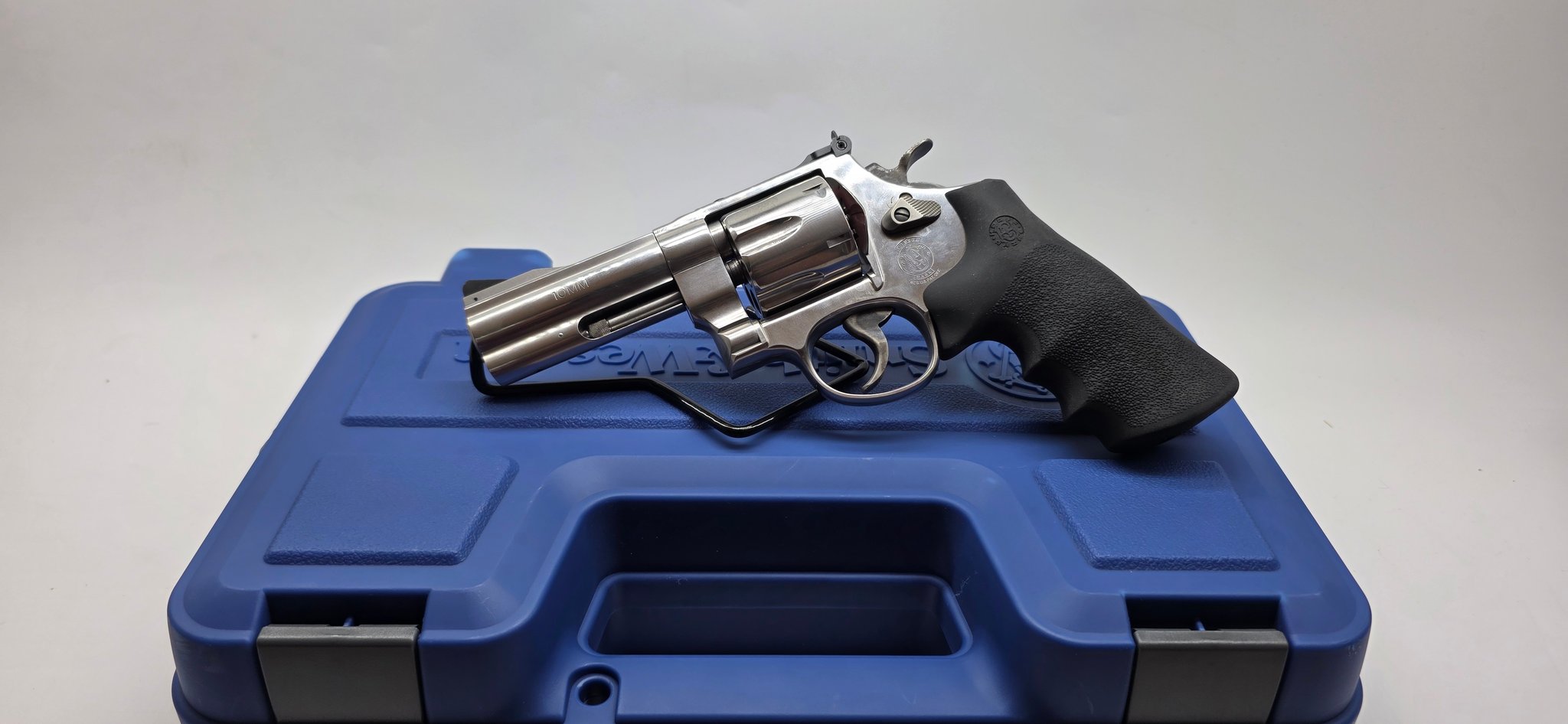 SMITH & WESSON MODEL 610