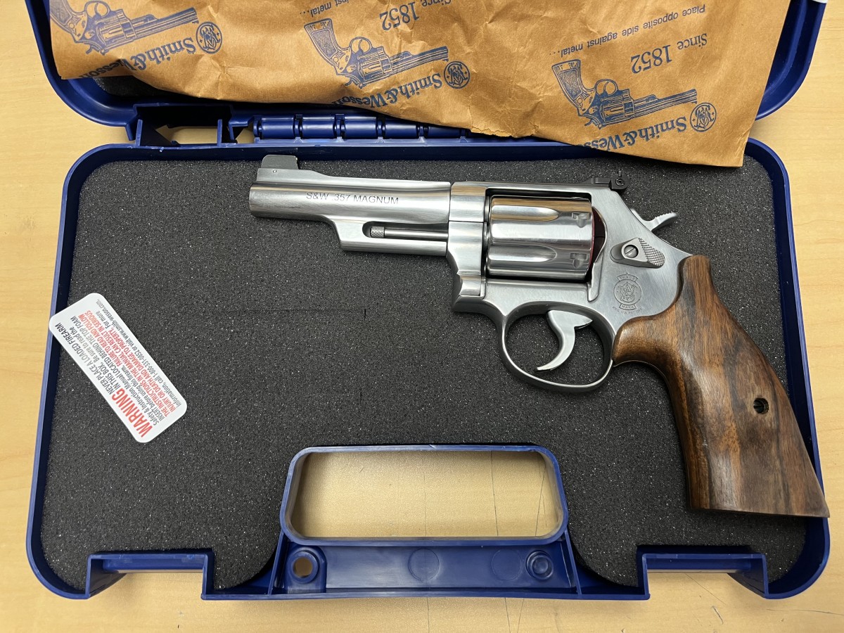 SMITH & WESSON 686