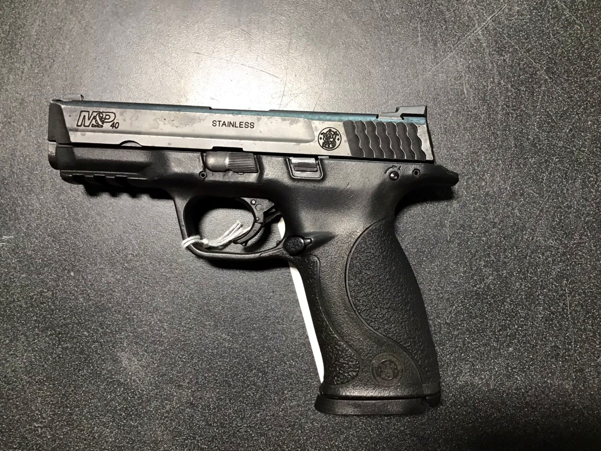 SMITH & WESSON M&P 40 STAINLESS