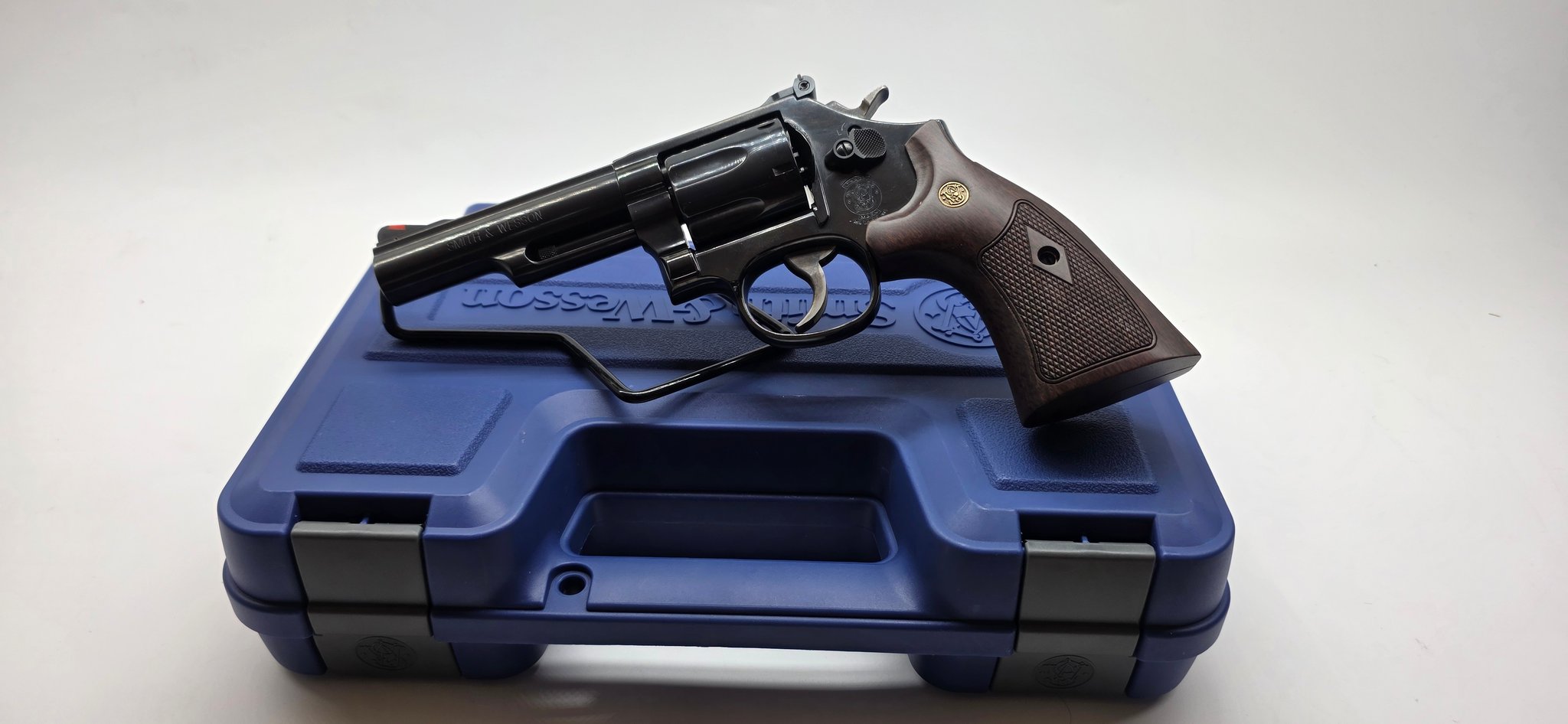 SMITH & WESSON MODEL 19 CLASSIC
