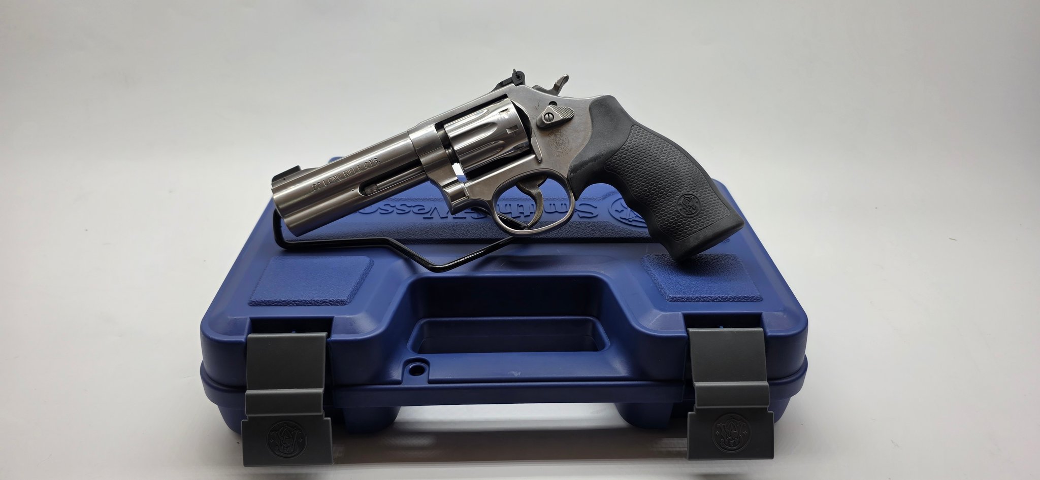 SMITH & WESSON MODEL 617