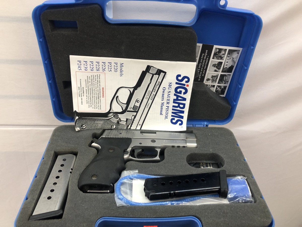 SIG SAUER 220