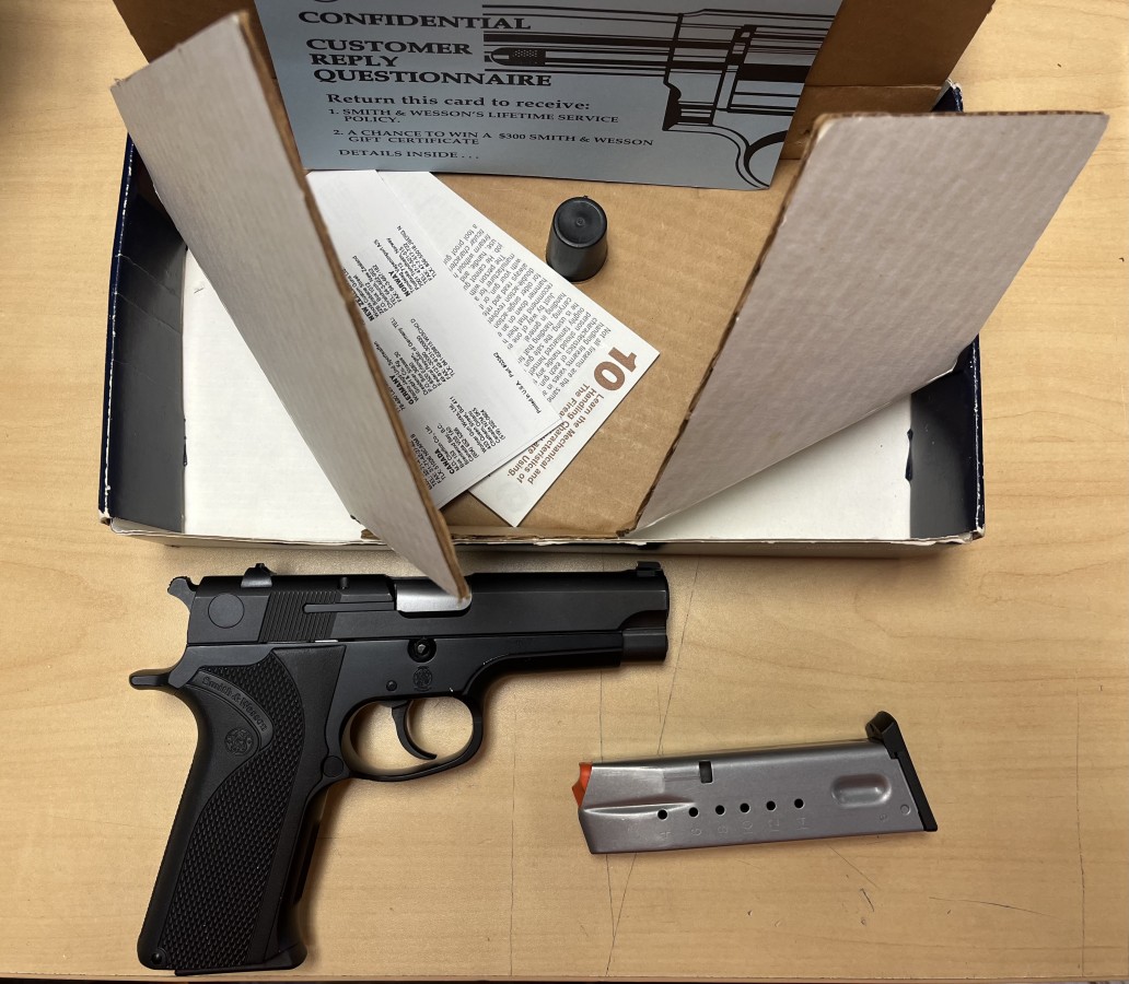 SMITH & WESSON 915