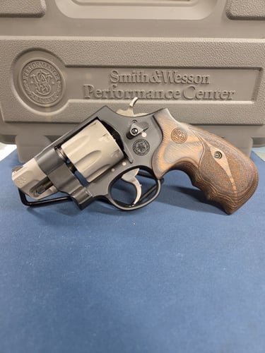 SMITH & WESSON 327 PERFORMANCE