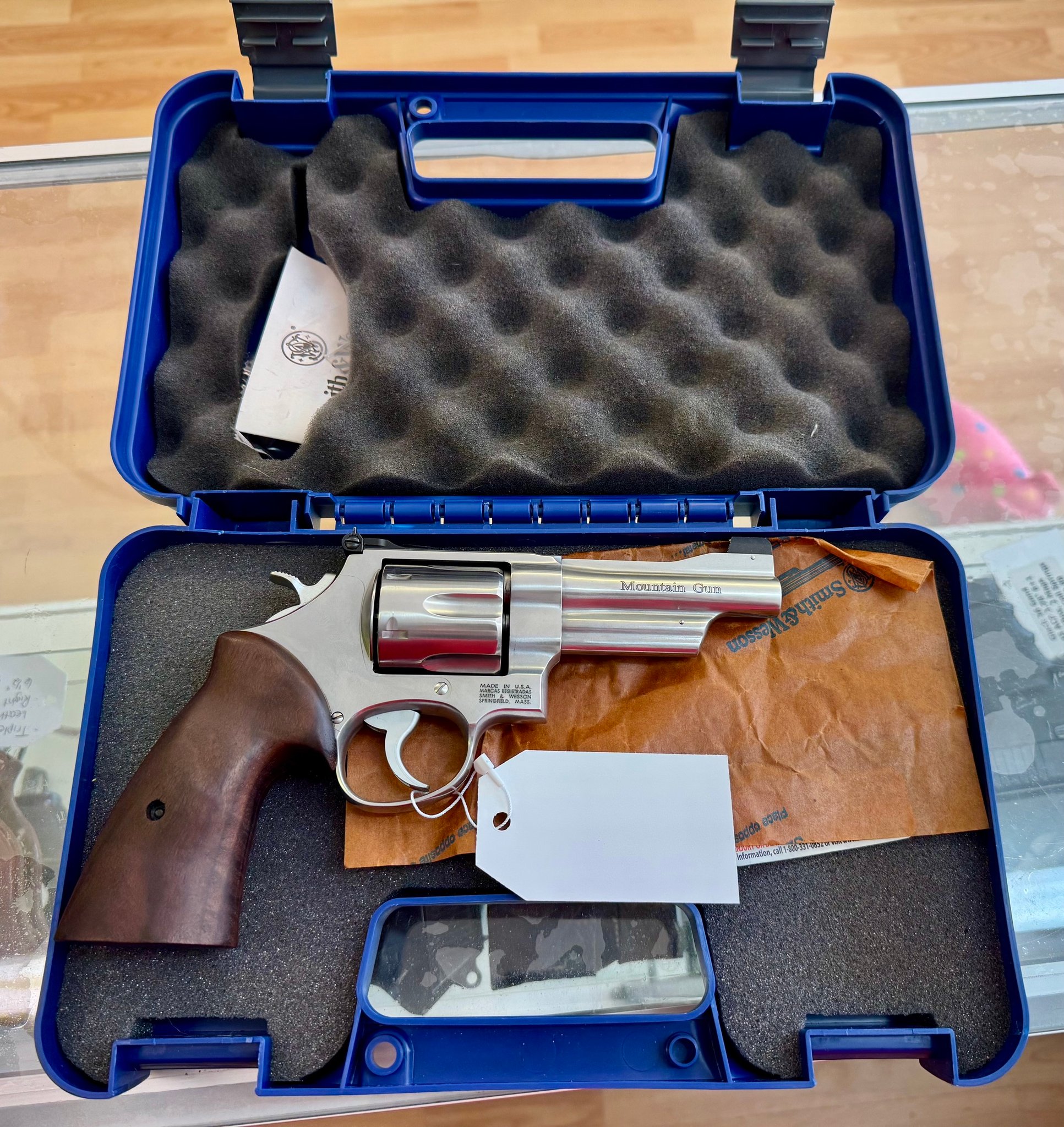 SMITH & WESSON 629-9 Mountain Gun SS/Wood Lipsey's Excl w/Box