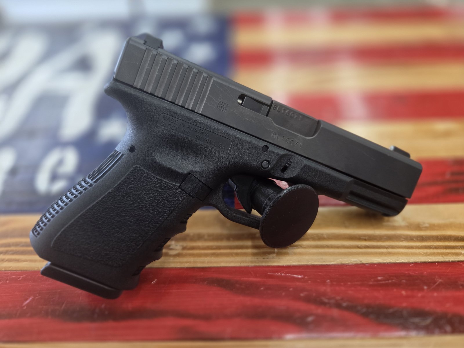 GLOCK GLOCK 19, Semi Auto Pistol, 4in, Black, 9mm, 2 OEM Magazine, OEM Case