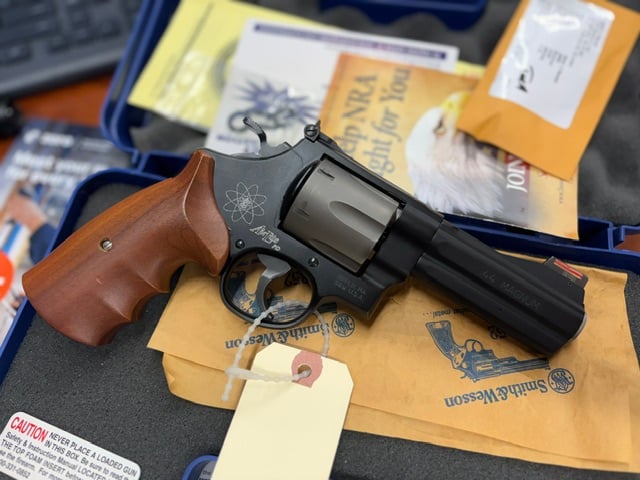 SMITH & WESSON 329PD