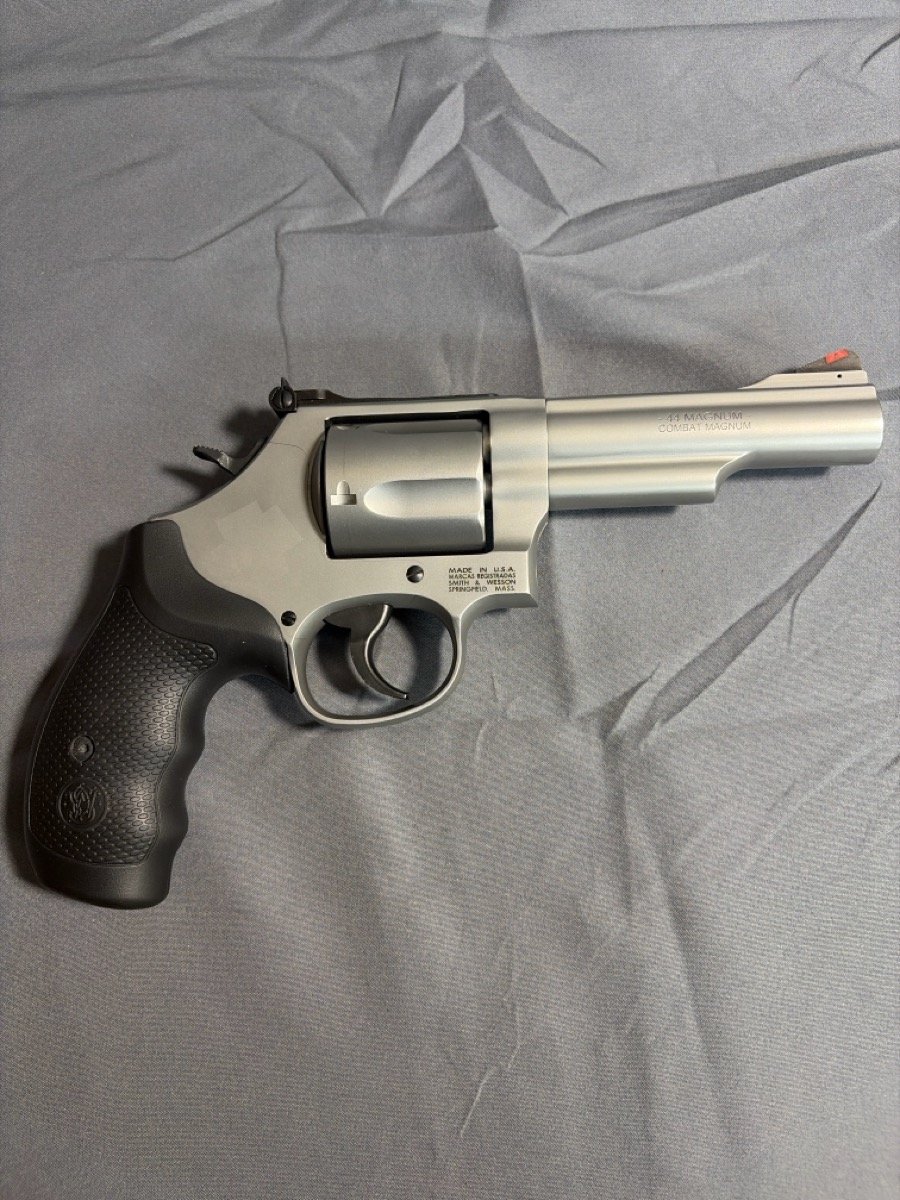 SMITH & WESSON 69 COMBAT MAGNUM