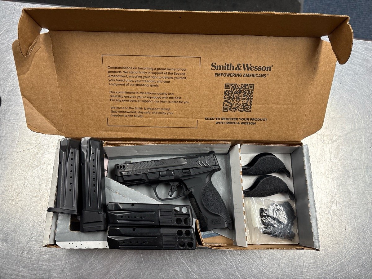 SMITH & WESSON M&P9 METAL CARRY COMP