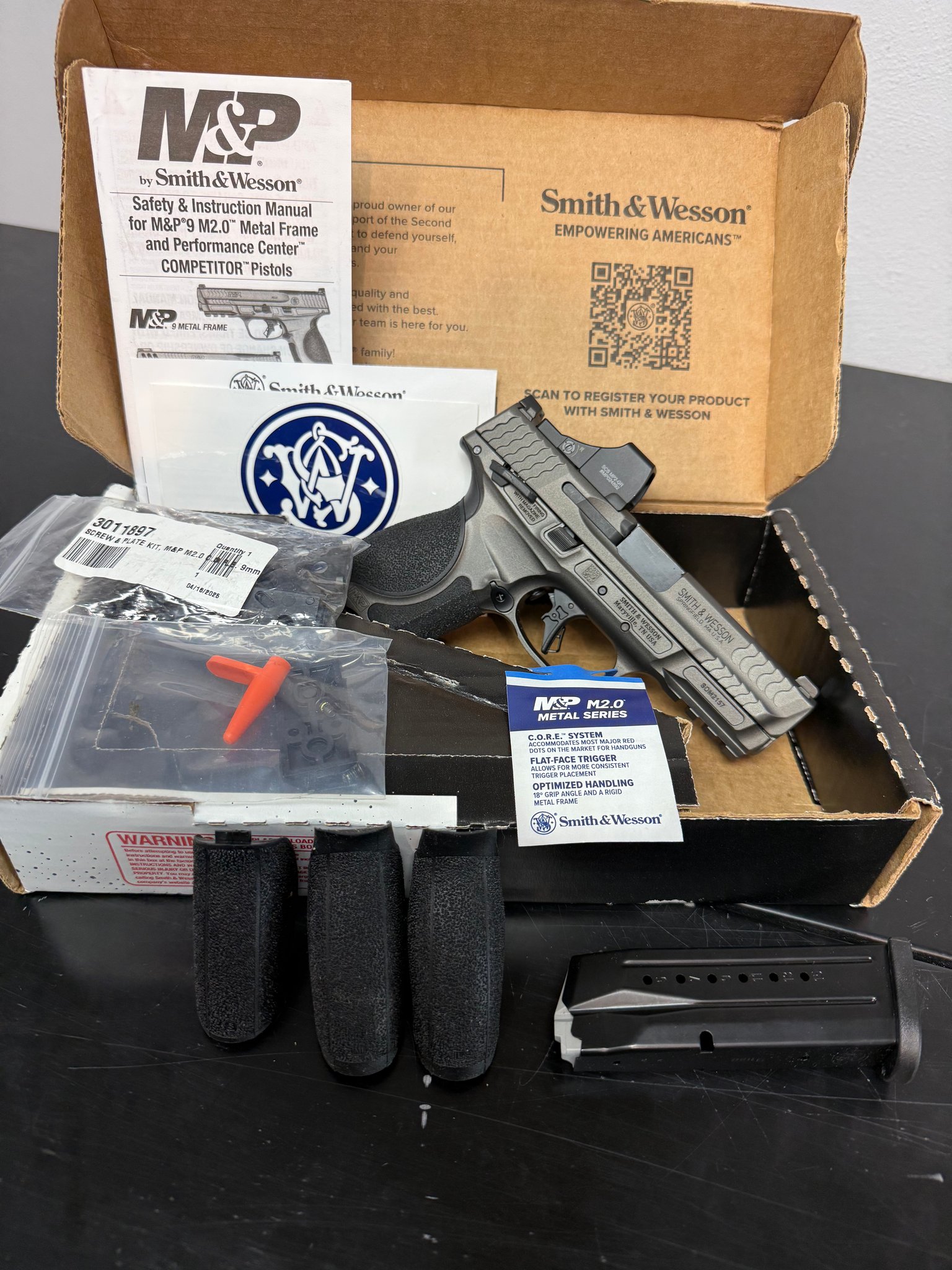 SMITH & WESSON M&P 9 METAL SERIES / HOLOSUN SCS MP2