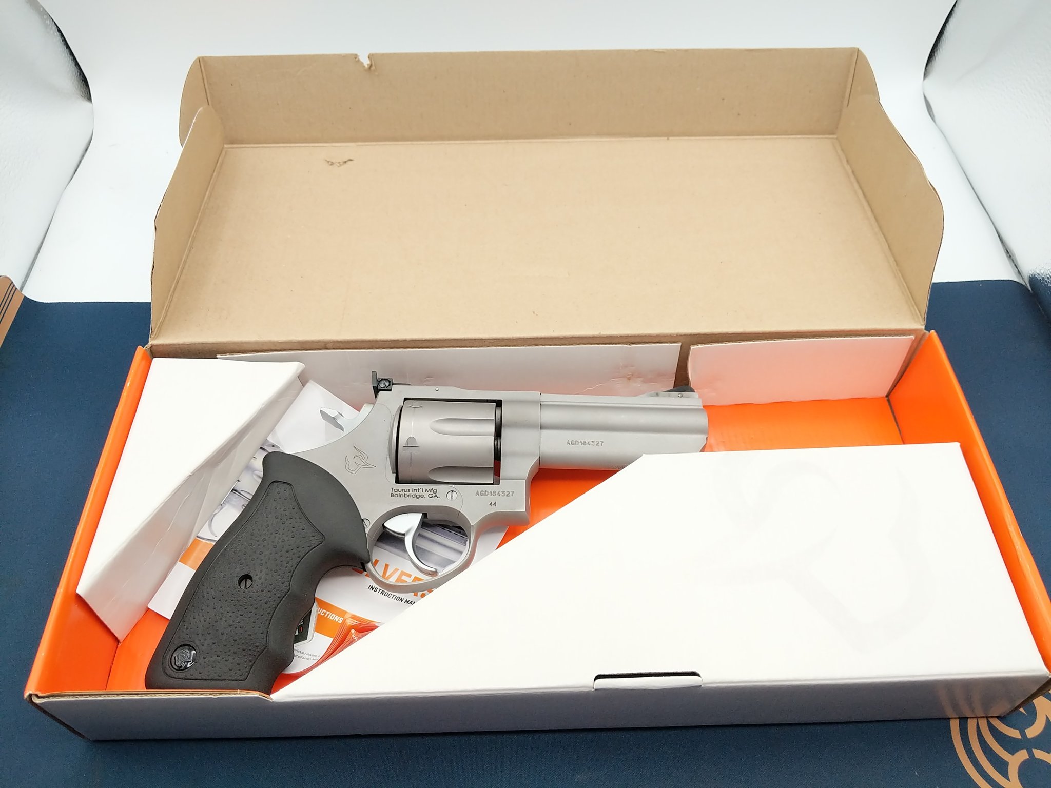 TAURUS 44