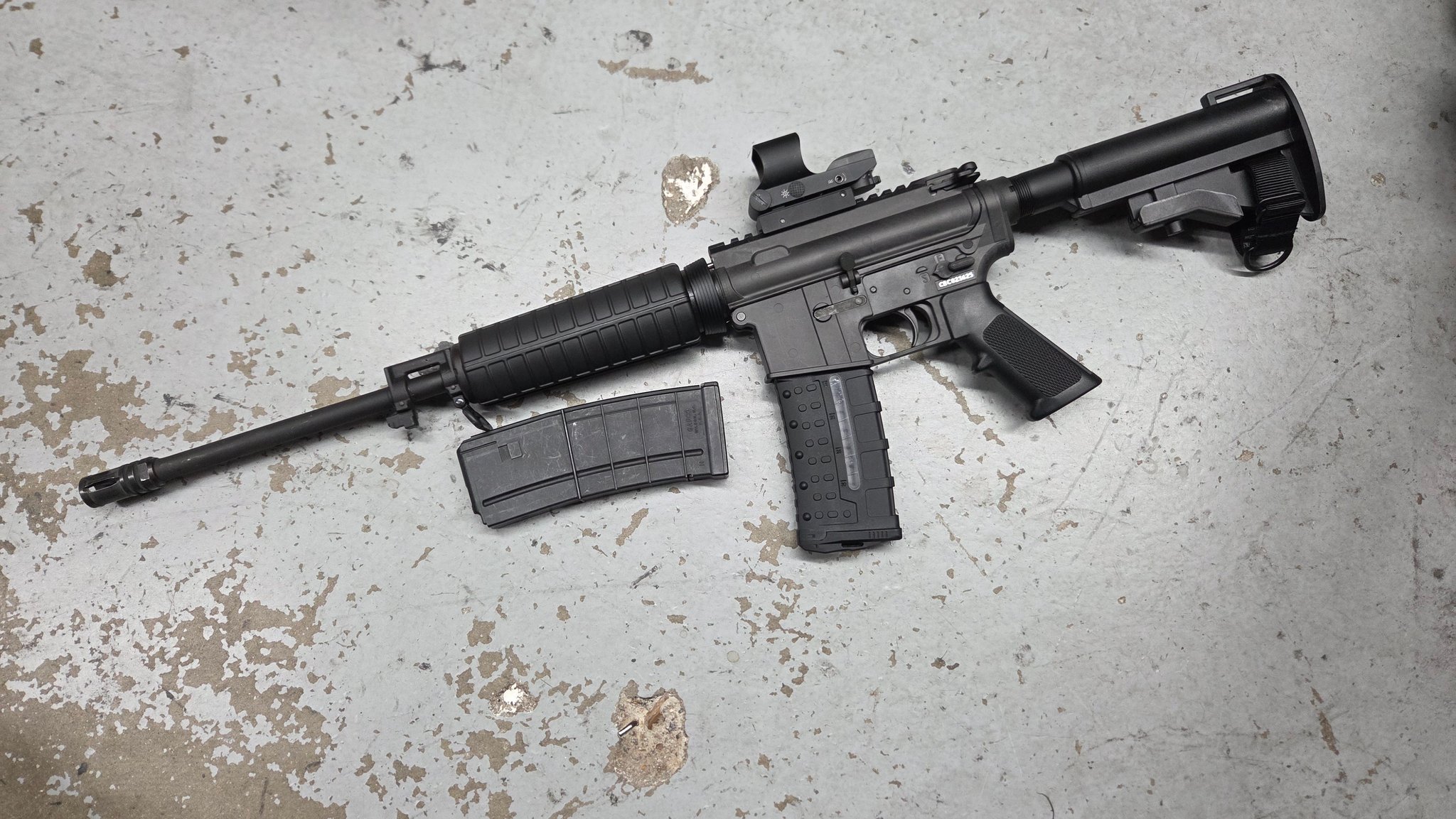 BUSHMASTER CARBON-15 AR15 W/ RED DOT