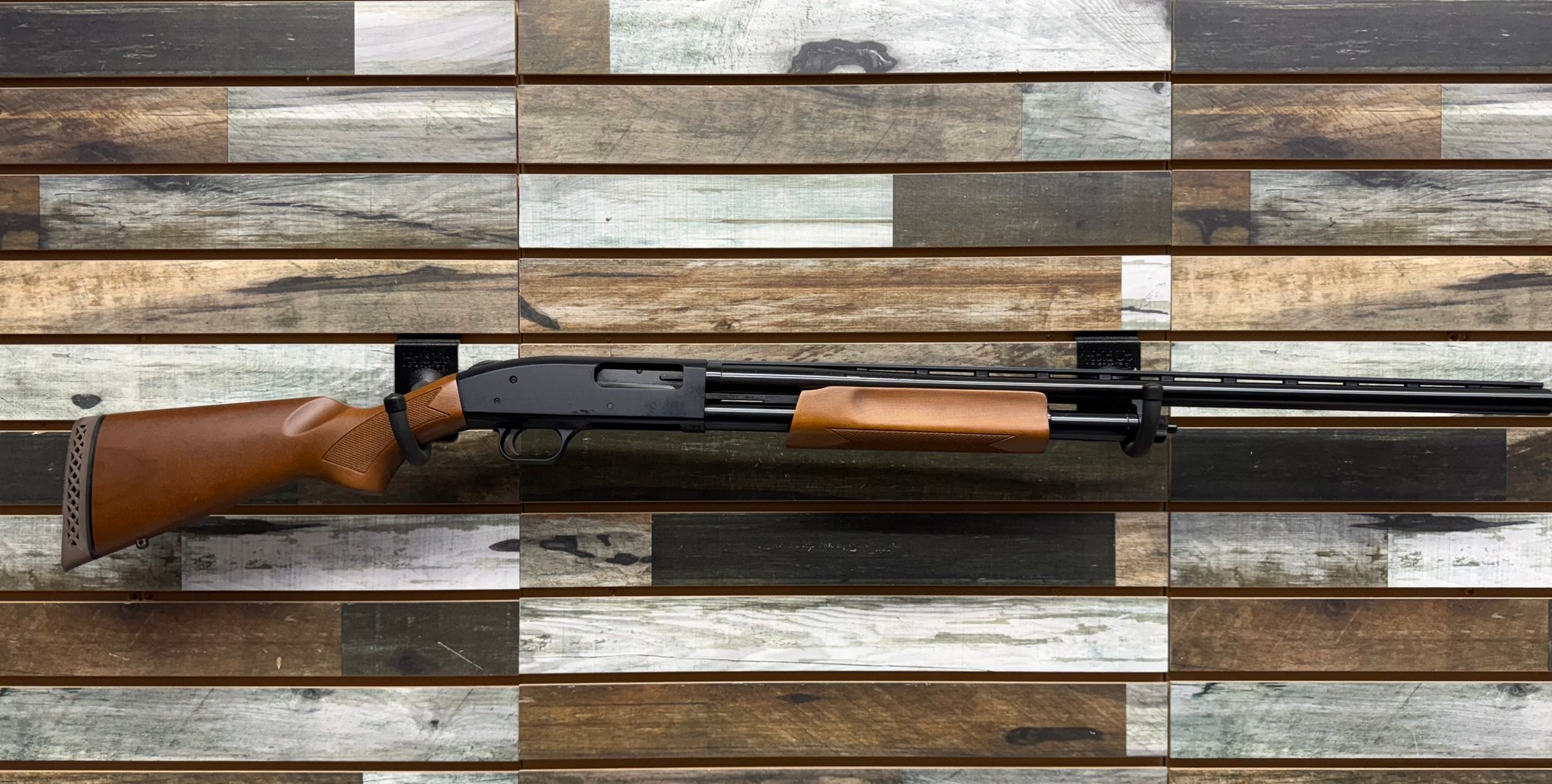 MOSSBERG 500 shotgun