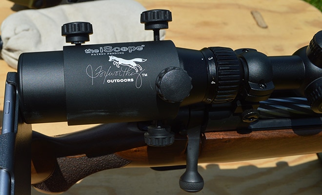 detail_of_tensioning_knobs_that_hold_and_adjust_the_iscope_device_on_the_optic