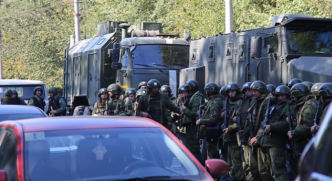 Russian law enforcement officers at the site of the Kerch Polytechnic College attack (Photo: Yekaterina Keizo/TASS)